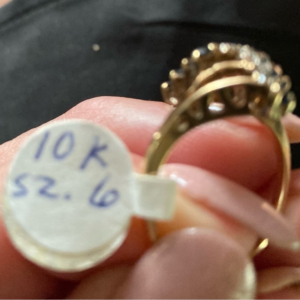 Elegant 10 k Gold and Blue Sapphire and Diamond Ring - Picture 4 of 6
